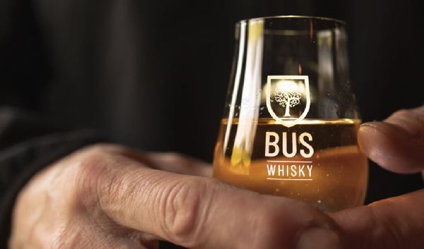 Ambacht Ontmoet Impact: Bus Whisky's tweede ronde haalt €1.000.000 op